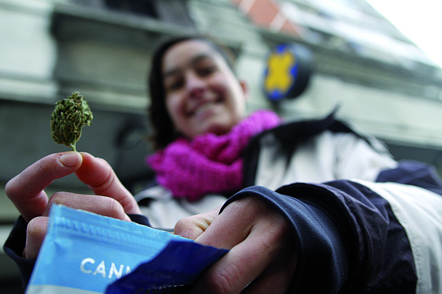 imagen de Con la venta de marihuana en farmacias comienza a “jugarse” la etapa clave del “experimento” uruguayo