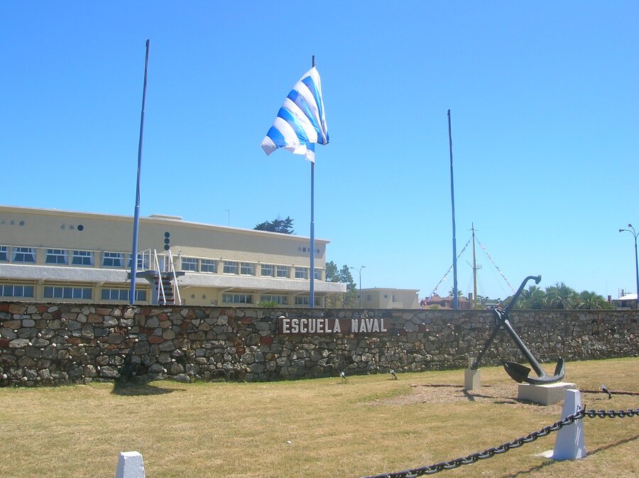 imagen de La Comisión del Patrimonio analiza declarar monumento histórico al edificio de la Escuela Naval, lo que dificultaría su venta