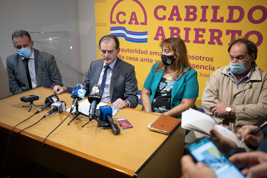 imagen de Salinas no está afiliado a Cabildo Abierto ni dona al partido parte de su sueldo de ministro
