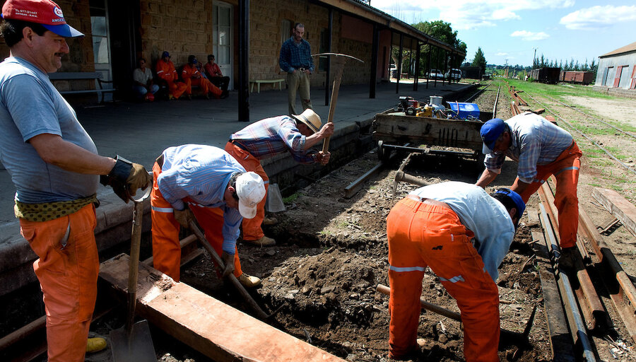 imagen de El gobierno evalúa nuevas obras ferroviarias, que ayudarían a contrarrestar “desplome” del empleo