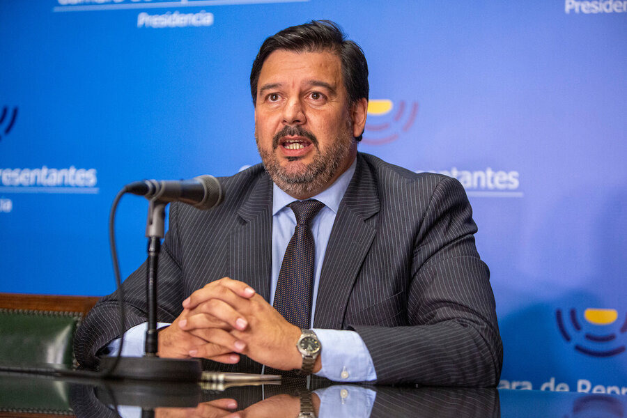 imagen de Adrián Peña renunció al cargo de ministro de Ambiente