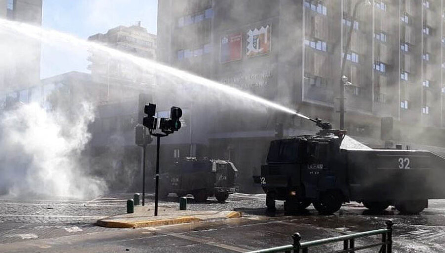 imagen de Para controlar manifestaciones, la Policía incorporará camiones blindados y lanza agua destinados a su unidad antidisturbios